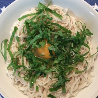 大葉でさっぱり♪冷やし釜玉そうめん